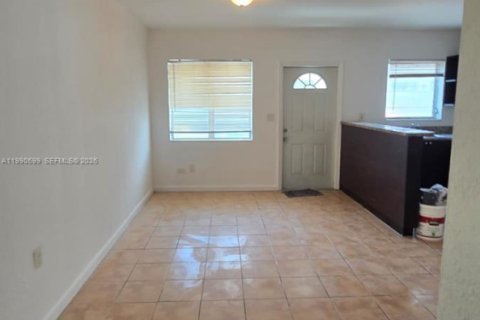 House in North Miami Beach, Florida 1 bedroom, 55.74 sq.m. № 2057913 - photo 5