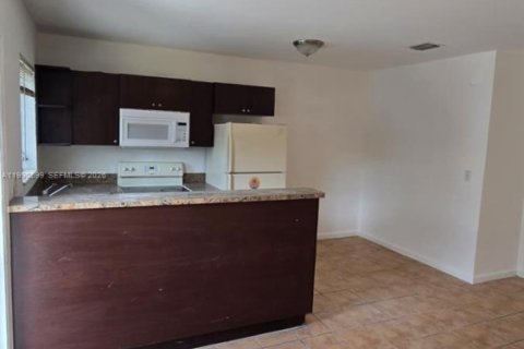 House in North Miami Beach, Florida 1 bedroom, 55.74 sq.m. № 2057913 - photo 2