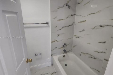 Copropriété à louer à Sunrise, Floride: 2 chambres, 91.6 m2 № 2049433 - photo 11