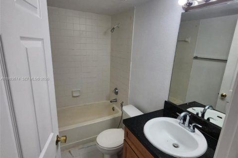 Copropriété à louer à Sunrise, Floride: 2 chambres, 91.6 m2 № 2049433 - photo 4