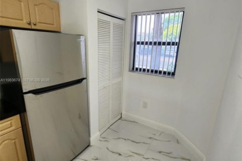 Copropriété à louer à Sunrise, Floride: 2 chambres, 91.6 m2 № 2049433 - photo 12