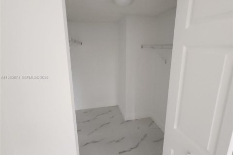 Copropriété à louer à Sunrise, Floride: 2 chambres, 91.6 m2 № 2049433 - photo 10