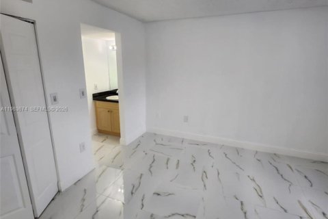 Copropriété à louer à Sunrise, Floride: 2 chambres, 91.6 m2 № 2049433 - photo 8