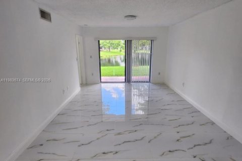 Copropriété à louer à Sunrise, Floride: 2 chambres, 91.6 m2 № 2049433 - photo 7