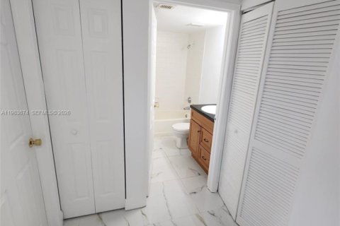 Copropriété à louer à Sunrise, Floride: 2 chambres, 91.6 m2 № 2049433 - photo 3