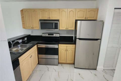 Copropriété à louer à Sunrise, Floride: 2 chambres, 91.6 m2 № 2049433 - photo 13