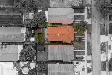 House in Miami, Florida 3 bedrooms, 122.91 sq.m. № 1683975 - photo 23