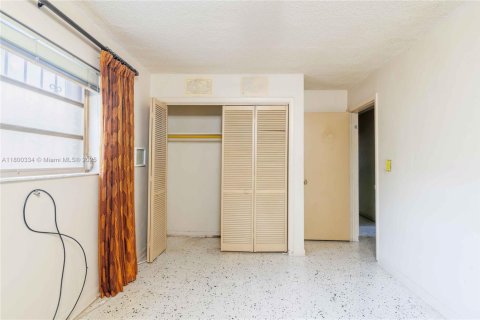 House in Miami, Florida 3 bedrooms, 122.91 sq.m. № 1683975 - photo 13