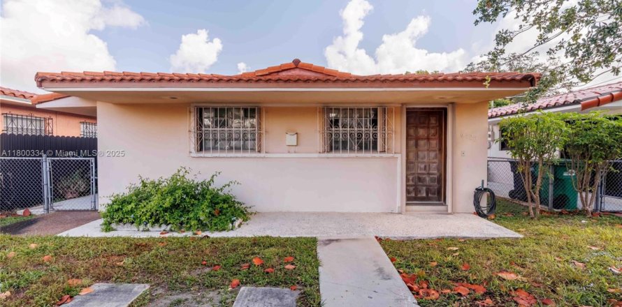 House in Miami, Florida 3 bedrooms, 122.91 sq.m. № 1683975