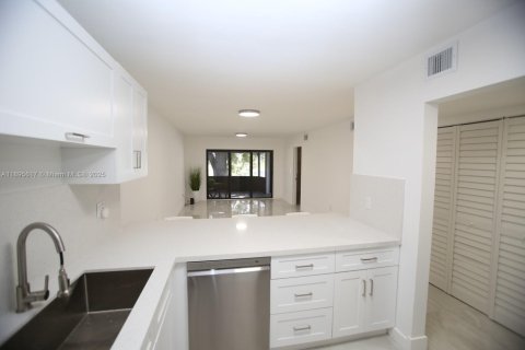 Copropriété à louer à Miami, Floride: 2 chambres, 94.48 m2 № 1947257 - photo 7