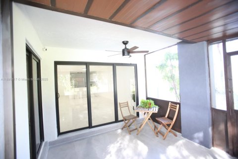 Copropriété à louer à Miami, Floride: 2 chambres, 94.48 m2 № 1947257 - photo 1