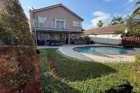 House in Doral, Florida 4 bedrooms, 239.69 sq.m. № 2003590 - photo 9