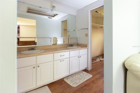 Condo in Gainesville, Florida, 2 bedrooms  № 1609401 - photo 13