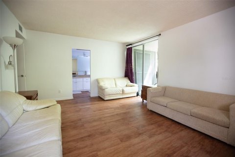 Condo in Gainesville, Florida, 2 bedrooms  № 1609401 - photo 12