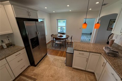 Casa en alquiler en Saint Petersburg, Florida, 2 dormitorios, 124.95 m2 № 1888474 - foto 3