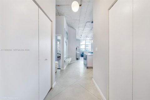 Condo in Miami, Florida, 2 bedrooms  № 2064056 - photo 11