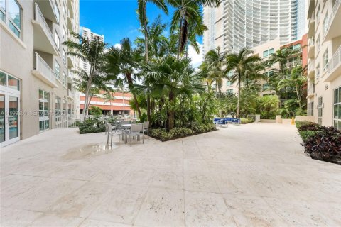 Condo in Miami, Florida, 2 bedrooms  № 2064056 - photo 13