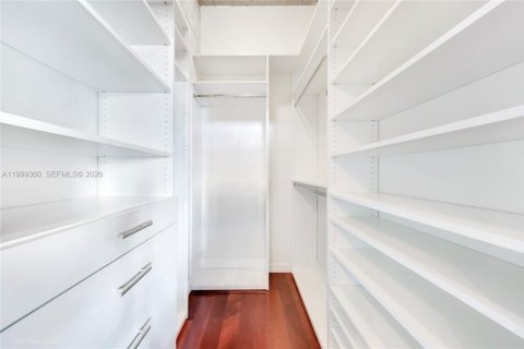 Condo in Miami, Florida, 2 bedrooms  № 2064056 - photo 6