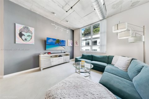 Condo in Miami, Florida, 2 bedrooms  № 2064056 - photo 4