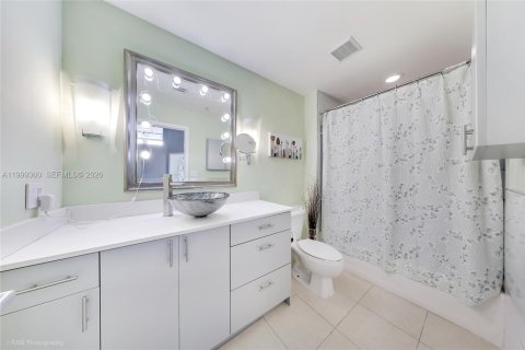 Condo in Miami, Florida, 2 bedrooms  № 2064056 - photo 9