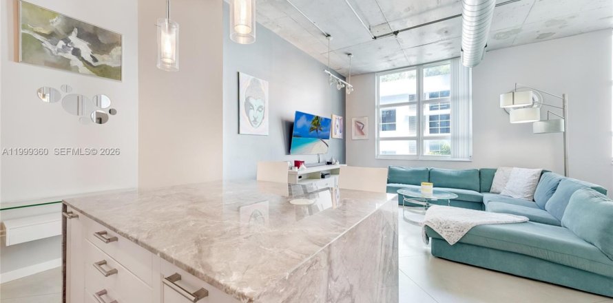 Condo in Miami, Florida, 2 bedrooms  № 2064056