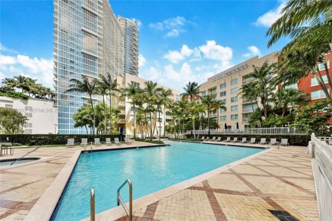 Condo in Miami, Florida, 2 bedrooms  № 2064056 - photo 14