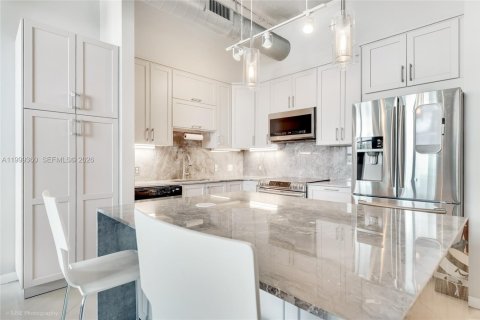 Condo in Miami, Florida, 2 bedrooms  № 2064056 - photo 3