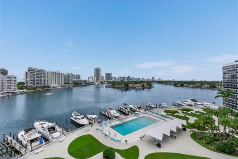 Condominio en venta en Miami Beach, Florida, 4 dormitorios, 297.29 m2 № 1927967 - foto 28