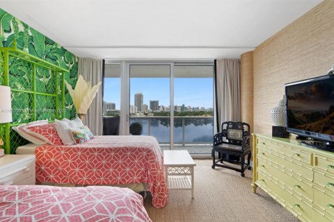 Condominio en venta en Miami Beach, Florida, 4 dormitorios, 297.29 m2 № 1927967 - foto 26