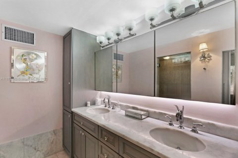 Condominio en venta en Miami Beach, Florida, 4 dormitorios, 297.29 m2 № 1927967 - foto 20