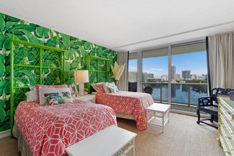 Condominio en venta en Miami Beach, Florida, 4 dormitorios, 297.29 m2 № 1927967 - foto 25