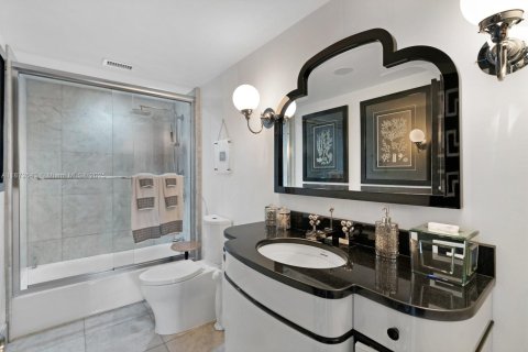 Condominio en venta en Miami Beach, Florida, 4 dormitorios, 297.29 m2 № 1927967 - foto 27