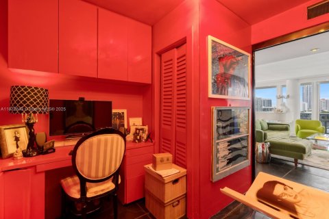 Condominio en venta en Miami Beach, Florida, 4 dormitorios, 297.29 m2 № 1927967 - foto 12