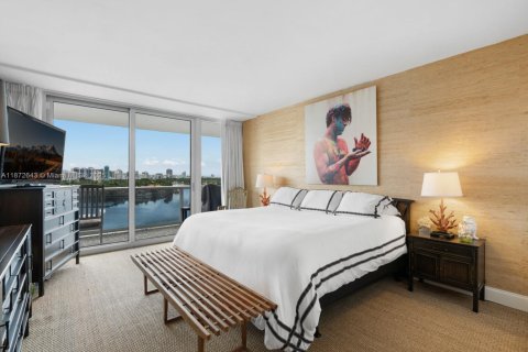 Condominio en venta en Miami Beach, Florida, 4 dormitorios, 297.29 m2 № 1927967 - foto 23