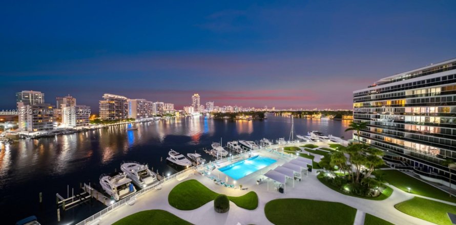 Condominio en Miami Beach, Florida, 4 dormitorios  № 1927967
