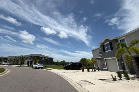 Townhouse in Sarasota, Florida 3 bedrooms, 160.16 sq.m. № 2210588 - photo 2