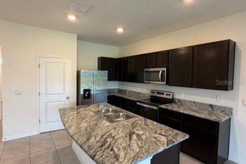 Townhouse in Sarasota, Florida 3 bedrooms, 160.16 sq.m. № 2210588 - photo 9
