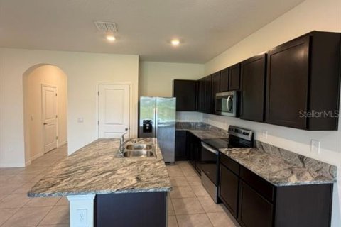 Townhouse in Sarasota, Florida 3 bedrooms, 160.16 sq.m. № 2210588 - photo 10