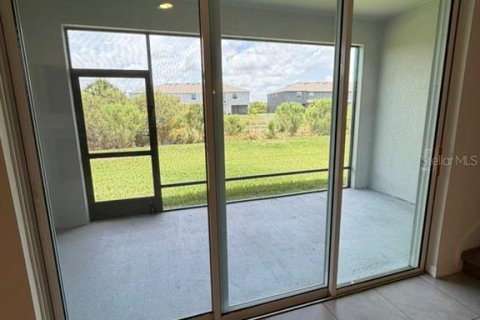 Townhouse in Sarasota, Florida 3 bedrooms, 160.16 sq.m. № 2210588 - photo 12