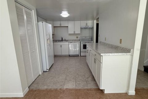Adosado en alquiler en Gainesville, Florida, 3 dormitorios, 128.67 m2 № 1909161 - foto 9