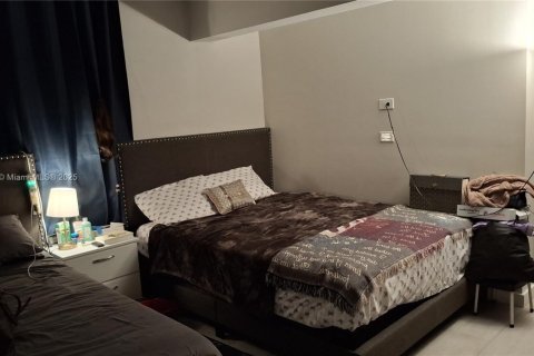 Купить виллу или дом в Майами, Флорида 3 спальни, 108.42м2, № 1973670 - фото 12