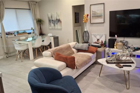 Купить виллу или дом в Майами, Флорида 3 спальни, 108.42м2, № 1973670 - фото 25