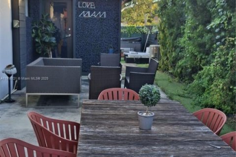 Купить виллу или дом в Майами, Флорида 3 спальни, 108.42м2, № 1973670 - фото 17