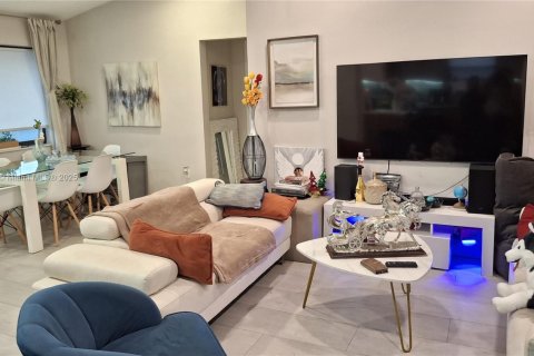 Купить виллу или дом в Майами, Флорида 3 спальни, 108.42м2, № 1973670 - фото 3