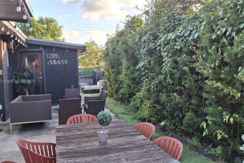 Купить виллу или дом в Майами, Флорида 3 спальни, 108.42м2, № 1973670 - фото 16
