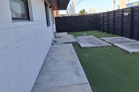 Купить виллу или дом в Майами, Флорида 3 спальни, 108.42м2, № 1973670 - фото 6