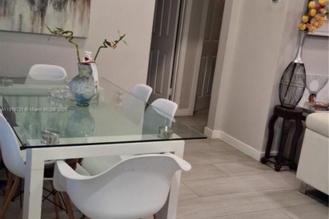 Купить виллу или дом в Майами, Флорида 3 спальни, 108.42м2, № 1973670 - фото 5