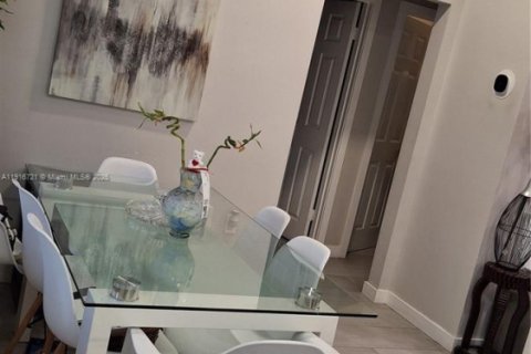 Купить виллу или дом в Майами, Флорида 3 спальни, 108.42м2, № 1973670 - фото 20