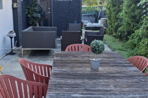 Купить виллу или дом в Майами, Флорида 3 спальни, 108.42м2, № 1973670 - фото 28