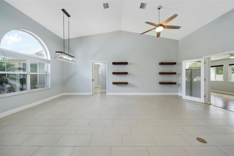House in Palm Coast, Florida 3 bedrooms, 197.51 sq.m. № 1884825 - photo 15